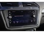 Volkswagen Tiguan 1.4 TSI Highl R-line Pano | Trekhaak | Stoelverwarming |