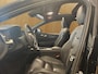 Volvo XC60 2.0 T6 Plug-in hybrid AWD Plus Black Edition | Trekhaak | Luchtvering | Stoel  + Stuur verwarming | Geheugen stoelen |