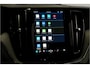 Volvo XC60 2.0 Recharge T6 AWD 293kW/399pk Aut8 Ultra Dark PARELMOER LAK + PANORAMADAK + HARMAN/KARDON + EL.TREKHAAK + PILOT ASSIST + 360 CAMERA + STOELMASSAGE&-KOELING + STUUR-&STOELVERWARMING + HEAD-UP + FULL LED + PARKSENSOREN + 21" LM-VELGEN!!