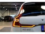 Volvo XC60 2.0 Recharge T6 AWD 293kW/399pk Aut8 Ultra Dark PARELMOER LAK + PANORAMADAK + HARMAN/KARDON + EL.TREKHAAK + PILOT ASSIST + 360 CAMERA + STOELMASSAGE&-KOELING + STUUR-&STOELVERWARMING + HEAD-UP + FULL LED + PARKSENSOREN + 21" LM-VELGEN!!