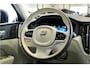 Volvo XC60 2.0 Recharge T6 AWD 293kW/399pk Aut8 Ultra Dark PARELMOER LAK + PANORAMADAK + HARMAN/KARDON + EL.TREKHAAK + PILOT ASSIST + 360 CAMERA + STOELMASSAGE&-KOELING + STUUR-&STOELVERWARMING + HEAD-UP + FULL LED + PARKSENSOREN + 21" LM-VELGEN!!