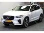 Volvo XC60 2.0 Recharge T6 AWD 293kW/399pk Aut8 Ultra Dark PARELMOER LAK + PANORAMADAK + HARMAN/KARDON + EL.TREKHAAK + PILOT ASSIST + 360 CAMERA + STOELMASSAGE&-KOELING + STUUR-&STOELVERWARMING + HEAD-UP + FULL LED + PARKSENSOREN + 21" LM-VELGEN!!