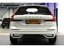 Volvo XC60 2.0 Recharge T6 AWD 293kW/399pk Aut8 Ultra Dark PARELMOER LAK + PANORAMADAK + HARMAN/KARDON + EL.TREKHAAK + PILOT ASSIST + 360 CAMERA + STOELMASSAGE&-KOELING + STUUR-&STOELVERWARMING + HEAD-UP + FULL LED + PARKSENSOREN + 21" LM-VELGEN!!