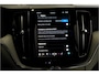 Volvo XC60 2.0 Recharge T6 AWD 293kW/399pk Aut8 Ultra Dark PARELMOER LAK + PANORAMADAK + HARMAN/KARDON + EL.TREKHAAK + PILOT ASSIST + 360 CAMERA + STOELMASSAGE&-KOELING + STUUR-&STOELVERWARMING + HEAD-UP + FULL LED + PARKSENSOREN + 21" LM-VELGEN!!