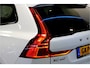 Volvo XC60 2.0 Recharge T6 AWD 293kW/399pk Aut8 Ultra Dark PARELMOER LAK + PANORAMADAK + HARMAN/KARDON + EL.TREKHAAK + PILOT ASSIST + 360 CAMERA + STOELMASSAGE&-KOELING + STUUR-&STOELVERWARMING + HEAD-UP + FULL LED + PARKSENSOREN + 21" LM-VELGEN!!