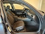 BMW 3-Serie 320i AUTOMAAT/CRUISE CONTROL/STOELVERWARMING/KANTEL/SCHUIFDAK/PARKEERSENSOREN V&A/CLIMA AIRCO/NAVIGATIE/LM-VELGEN
