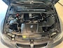 BMW 3-Serie 320i AUTOMAAT/CRUISE CONTROL/STOELVERWARMING/KANTEL/SCHUIFDAK/PARKEERSENSOREN V&A/CLIMA AIRCO/NAVIGATIE/LM-VELGEN