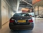 BMW 3-Serie 320i AUTOMAAT/CRUISE CONTROL/STOELVERWARMING/KANTEL/SCHUIFDAK/PARKEERSENSOREN V&A/CLIMA AIRCO/NAVIGATIE/LM-VELGEN