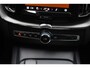 Volvo XC60 T6 350PK Automaat Plug-in Hybrid AWD Ultra Dark / Navigatie / Adaptieve Cruise control / Head Up-Display / Panorama dak / Leder / Elektrische stoelen / 360 Camera / Trekhaak / 20" Velgen