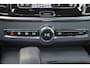 Volvo V90 T6 Recharge AWD Ultra Dark - Panorama/schuifdak - IntelliSafe Assist & Surround - 360º Camera - Harman/Kardon audio - Adaptieve LED koplampen - Verwarmde voorstoelen, stuur & achterbank - Parkeersensoren voor & achter - Elektr. bedienb. voorstoelen met geheugen - Head up display - Elektr. inklapbare trekhaak - 19' LMV