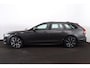 Volvo V90 T6 Recharge AWD Ultra Dark - Panorama/schuifdak - IntelliSafe Assist & Surround - 360º Camera - Harman/Kardon audio - Adaptieve LED koplampen - Verwarmde voorstoelen, stuur & achterbank - Parkeersensoren voor & achter - Elektr. bedienb. voorstoelen met geheugen - Head up display - Elektr. inklapbare trekhaak - 19' LMV