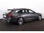 Volvo V90 T6 Recharge AWD Ultra Dark - Panorama/schuifdak - IntelliSafe Assist & Surround - 360º Camera - Harman/Kardon audio - Adaptieve LED koplampen - Verwarmde voorstoelen, stuur & achterbank - Parkeersensoren voor & achter - Elektr. bedienb. voorstoelen met geheugen - Head up display - Elektr. inklapbare trekhaak - 19' LMV