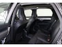 Volvo V90 T6 Recharge AWD Ultra Dark - Panorama/schuifdak - IntelliSafe Assist & Surround - 360º Camera - Harman/Kardon audio - Adaptieve LED koplampen - Verwarmde voorstoelen, stuur & achterbank - Parkeersensoren voor & achter - Elektr. bedienb. voorstoelen met geheugen - Head up display - Elektr. inklapbare trekhaak - 19' LMV