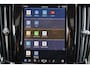 Volvo V90 T6 Recharge AWD Ultra Dark - Panorama/schuifdak - IntelliSafe Assist & Surround - 360º Camera - Harman/Kardon audio - Adaptieve LED koplampen - Verwarmde voorstoelen, stuur & achterbank - Parkeersensoren voor & achter - Elektr. bedienb. voorstoelen met geheugen - Head up display - Elektr. inklapbare trekhaak - 19' LMV