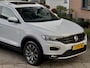 Volkswagen T-Roc 1.5 TSI AUT7 150PK PANODAK NAVI CAMERA DIGI-DASH APPLE-CARPLAY LED LMV PDC