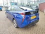Toyota Prius 1.8 Hybrid DYNAMIC TREKHAAK HEAD-UP STOELVERW KEYLESS LM-VELGEN CAMERA CLIMA AD-CRUISE BLUETOOTH BLIND SPOT