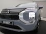 Mitsubishi Outlander 2.4 PHEV Instyle+ / €6.000,- Introductievoordeel  / Rijklaarprijs / Elektrische Range 86 KM WLTP / 1600KG Trekgewicht / 8 Jaar Fabrieksgarantie / Two-Tone kleuren combinatie /