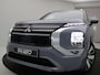 Mitsubishi Outlander 2.4 PHEV Instyle+ / €6.000,- Introductievoordeel  / Rijklaarprijs / Elektrische Range 86 KM WLTP / 1600KG Trekgewicht / 8 Jaar Fabrieksgarantie / Two-Tone kleuren combinatie /