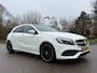 Mercedes-Benz A-klasse 180 AMG-Line / Panoramadak / H-Leder / Stoelverwarming / 18" Velgen / Clima / 6 Versnellingen / PDC / LED /