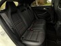 Mercedes-Benz A-klasse 180 AMG-Line / Panoramadak / H-Leder / Stoelverwarming / 18" Velgen / Clima / 6 Versnellingen / PDC / LED /