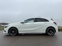 Mercedes-Benz A-klasse 180 AMG-Line / Panoramadak / H-Leder / Stoelverwarming / 18" Velgen / Clima / 6 Versnellingen / PDC / LED /