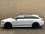 Mercedes-Benz CLA Shooting Brake 250 e AMG Line | Panoramadak | Camera | Navigatie | Apple CarPlay / Android Auto | Sportstoelen | Adaptieve cruise | Lane assist | Head up display | Sfeerverlichting | Stoelverwarming | LED | DAB | Keyless | Volledig onderhouden!