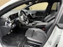 Mercedes-Benz CLA Shooting Brake 250 e AMG Line | Panoramadak | Camera | Navigatie | Apple CarPlay / Android Auto | Sportstoelen | Adaptieve cruise | Lane assist | Head up display | Sfeerverlichting | Stoelverwarming | LED | DAB | Keyless | Volledig onderhouden!