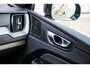 Volvo XC60 2.0 T6 AWD Plug-in hybrid Ultimate Dark | Long Range | 360 Camera | Panoramadak | Stoel en Stuurverwarming | 21" | Donker Glas | Power Seats | Adaptieve Cruise Control |