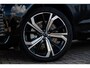 Volvo XC60 2.0 T6 AWD Plug-in hybrid Ultimate Dark | Long Range | 360 Camera | Panoramadak | Stoel en Stuurverwarming | 21" | Donker Glas | Power Seats | Adaptieve Cruise Control |