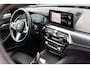 BMW 5-Serie Touring 530e M Sport Business Edition Plus | 19 inch | Leer | Stoelverwarming | Berninagrau Bernstein | Live Cockpit | Apple Carplay / Android Auto |  M-pakket