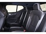 Volvo XC40 Core 69 kWh - Parkeercamera achter - Verwarmde voorstoelen & stuur - Parkeersensoren voor & achter - Draadloze tel. lader - Cruise Control - Warmtepomp - Elektr. inklapbare trekhaak - 19' LMV