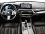 BMW 5-Serie 520i M Sport | Nappaleder | Head-Up | Stoelverwarming | Camera | Carplay | Sfeerverlichting | 20'' | Live Cockpit | Navigatie | Park Assist | Full LED