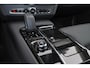 Volvo V90 T6 Recharge AWD Plus Dark - Luchtvering - IntelliSafe Assist & Surround - 360º Camera - Harman/Kardon audio - Adaptieve LED koplampen - Verwarmde voorstoelen, stuur & achterbank - Parkeersensoren voor & achter - Elektr. bedienb. voorstoelen met geheugen - Extra getint glas - Elektr. inklapbare trekhaak - 20' LMV