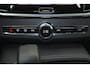 Volvo V90 T6 Recharge AWD Plus Dark - Luchtvering - IntelliSafe Assist & Surround - 360º Camera - Harman/Kardon audio - Adaptieve LED koplampen - Verwarmde voorstoelen, stuur & achterbank - Parkeersensoren voor & achter - Elektr. bedienb. voorstoelen met geheugen - Extra getint glas - Elektr. inklapbare trekhaak - 20' LMV