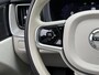 Volvo XC60 2.0 T6 AWD Plug-in Hybrid Ultimate Dark | Long Range | 360 Graden Camera | Harman Kardon Audio | Panoramadak | Lederen Bekleding | Elektrisch Verstelbare Voorstoelen | Lichtmetalen Velgen 20 inch |
