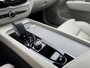 Volvo XC60 2.0 T6 AWD Plug-in Hybrid Ultimate Dark | Long Range | 360 Graden Camera | Harman Kardon Audio | Panoramadak | Lederen Bekleding | Elektrisch Verstelbare Voorstoelen | Lichtmetalen Velgen 20 inch |
