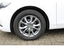 Mazda 2 1.5 Skyactiv-G Comfort , Automaat, Zwart Dak + Spiegels, LMV 15 Inch, PDC, Clima, Stoelverwarming, Apple Carplay, Navi, Cruise, ASR, LKA