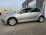 Volkswagen Golf 1.2 TSI Highline 5 drs met parkeersensoren en automaat en met navigatie en bluetooth telefoon media