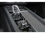 Volvo XC60 T8 Recharge AWD Ultra Black Edition - Luchtvering - Panorama/schuifdak - IntelliSafe Assist & Surround - 360º Camera - Bowers & Wilkins audio - Adaptieve LED koplampen - Verwarmde voorstoelen, stuur & achterbank - Parkeersensoren voor & achter - Elektr. bedienb. voorstoelen met geheugen - Geventileerde voorstoelen - Head up display - Draadloze tel. lader - Extra getint glas - Elektr. inklapbare trekhaak - 22' LMV