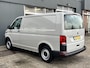 Volkswagen Transporter 2.0 TDI L1H1 150Pk Airco Cruise controle 2-Persoons Telefoonverbinding Apple carplay Achterklep Zijruit Navigatiesysteem Euro 6 Dealer onderhouden