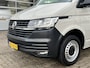 Volkswagen Transporter 2.0 TDI L1H1 150Pk Airco Cruise controle 2-Persoons Telefoonverbinding Apple carplay Achterklep Zijruit Navigatiesysteem Euro 6 Dealer onderhouden