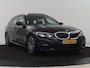 BMW 3-Serie 318i M Sport | Panoramadak | Stoelverwarming | Leder/Alcantara | Carplay | Live Cockpit | Sportstoelen | Full LED | Navigatie | Parkeerhulp | Climate control