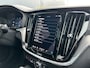 Volvo V60 2.0 T6 Plug-in hybrid AWD Plus Dark | 360 camera | Trekhaak | All-seasons | Harman/Kardon | Stoel en-stuurverwarming | BLIS
