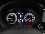 Mitsubishi Outlander 2.0 PHEV Pure stuur en stoel-verw, airco, navi, aklep-autom, lane contr, cruisecont, half leer, arijcam, Apple Carplay/Android Auto, De Mitsubishi Outlander 2.0 PHEV Pure (2018, automaat) is een praktische en comfortabele plug-in hybride SUV die ideaal is voor zowel dagelijkse ritten als langere vakantietochten. Dankzij de