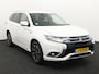 Mitsubishi Outlander 2.0 PHEV Pure stuur en stoel-verw, airco, navi, aklep-autom, lane contr, cruisecont, half leer, arijcam, Apple Carplay/Android Auto, De Mitsubishi Outlander 2.0 PHEV Pure (2018, automaat) is een praktische en comfortabele plug-in hybride SUV die ideaal is voor zowel dagelijkse ritten als langere vakantietochten. Dankzij de