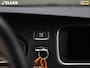 Volvo V40 2.0 D2 Momentum | Navigatie | Voorstoelen verwarmd | Verwarmde voorruit |