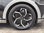 Hyundai Ioniq 5 Lounge AWD 77.4 kWh 325Pk Automaat / SOH 98% / Afn. Trekhaak / Dealer onderhouden / Fabrieksgarantie tot 11-2027 / 8 Jaar Batterij Garantie / Warmtepomp / HUD / 360 Camera / BOSE / Navigatie / Adaptieve Cruise / Elektr. Stoelen / Elektr. Achterklep / Stoel & Stuurwiel Verwarming / Stoel Ventilatie / Achterbank Verwarming /