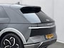 Hyundai Ioniq 5 Lounge AWD 77.4 kWh 325Pk Automaat / SOH 98% / Afn. Trekhaak / Dealer onderhouden / Fabrieksgarantie tot 11-2027 / 8 Jaar Batterij Garantie / Warmtepomp / HUD / 360 Camera / BOSE / Navigatie / Adaptieve Cruise / Elektr. Stoelen / Elektr. Achterklep / Stoel & Stuurwiel Verwarming / Stoel Ventilatie / Achterbank Verwarming /