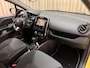Renault Clio Estate 1.2 Dynamique *Trekhaak* Automaat / Ketting V.V / Keyless / Clima / Navi / Cruise / Jaune Éclair / 16" LMV Black / 4x Elektr. ramen + inklapb. spiegels