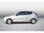 Hyundai i30 1.6i Style , Automaat, 16 inch LM velgen, Airco, PDC, Deels leer, Elektrische ramen en spiegel verstelling, Airbag, Bekerhouders, CD-speler
